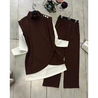 Suit with Three Buttons on the Shoulder.Brown